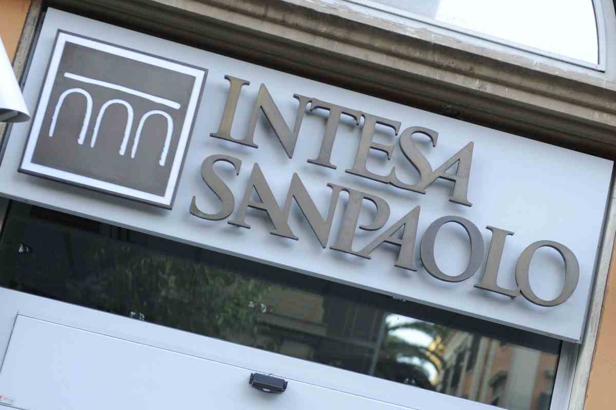 Intesa San Paolo addio bancomat