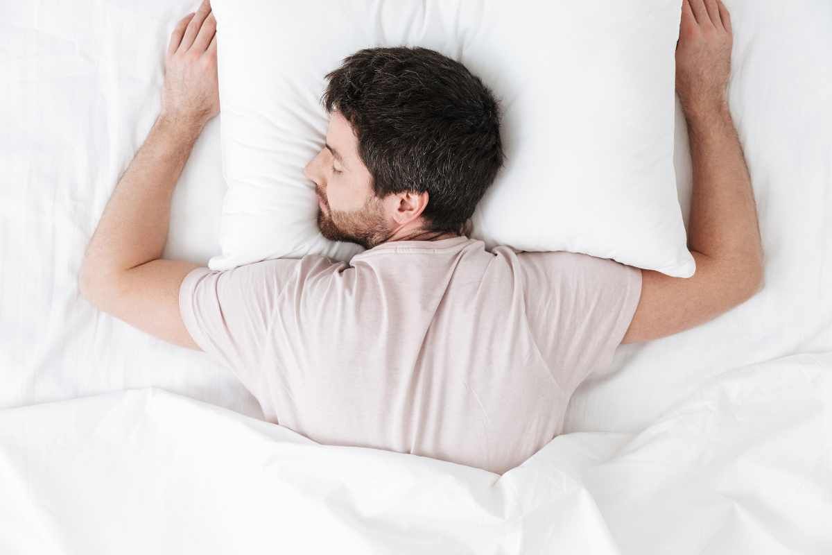 Quali sono i rischi nel dormire a pancia in giù
