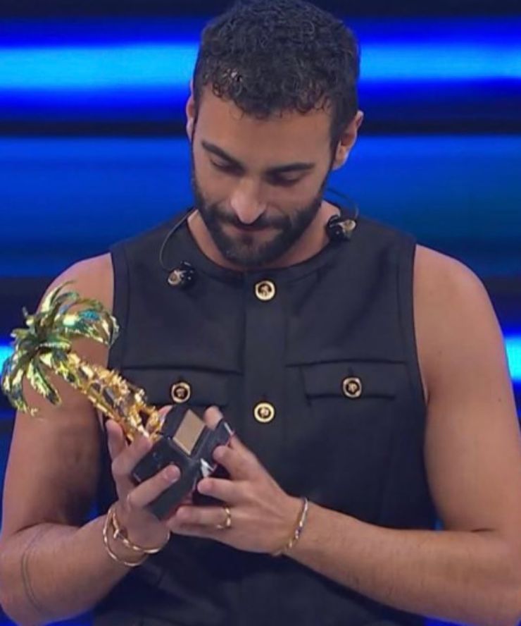 mengoni look sanremo