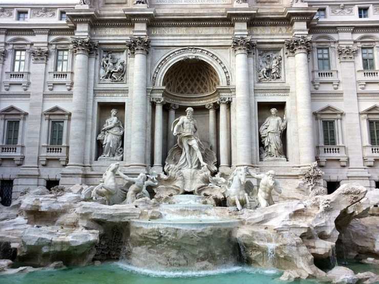 fontana di trevi stupenda