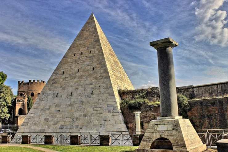 piramide cestia