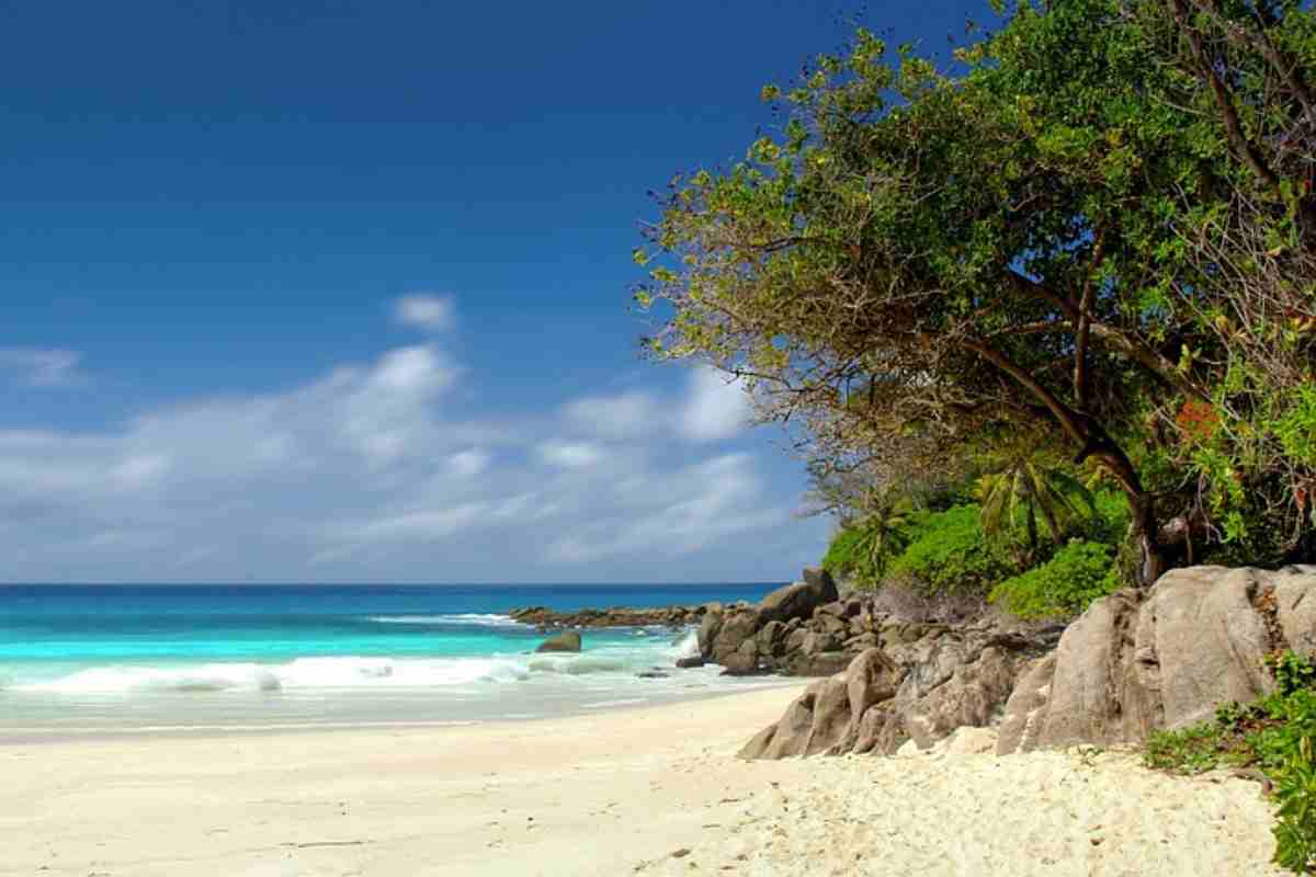 Ad aprile puoi andare alle Seychelles senza spendere una cifra assurda: è proprio a pochi passi da te