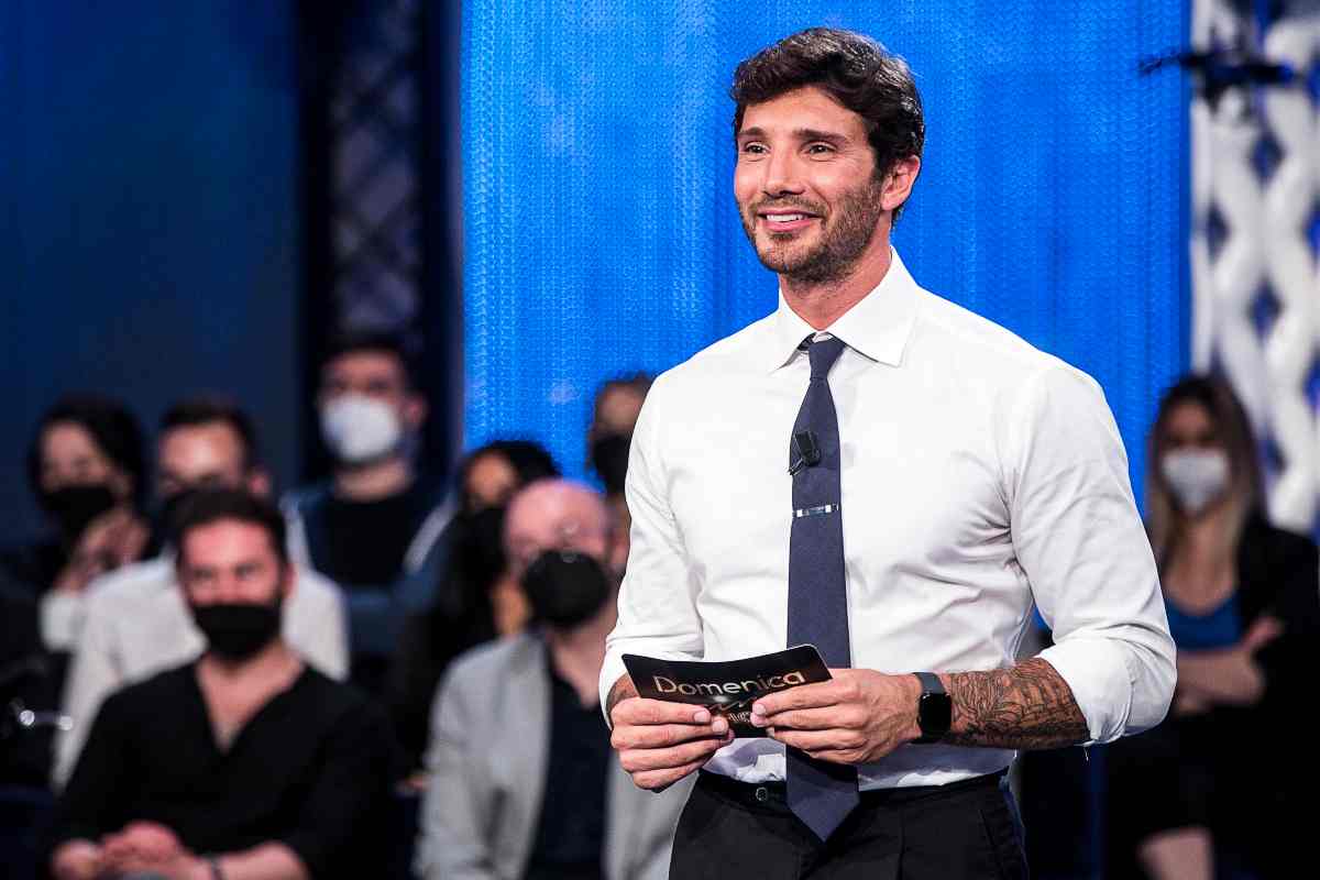 Stefano De Martino in giro per Milano