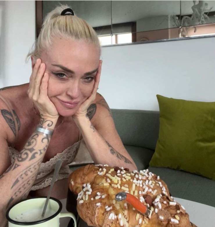 la foto di Paola Barale