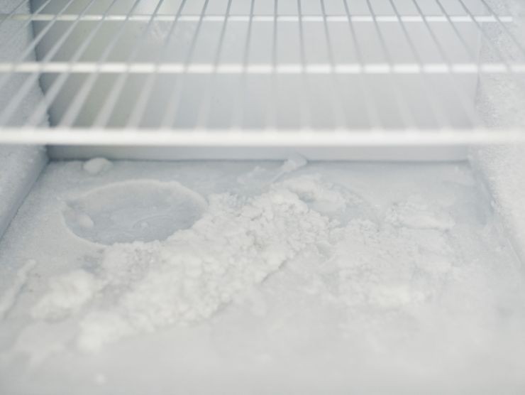metodo eliminare ghiaccio frigo