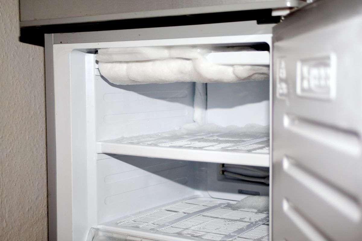 eliminare ghiaccio frigo