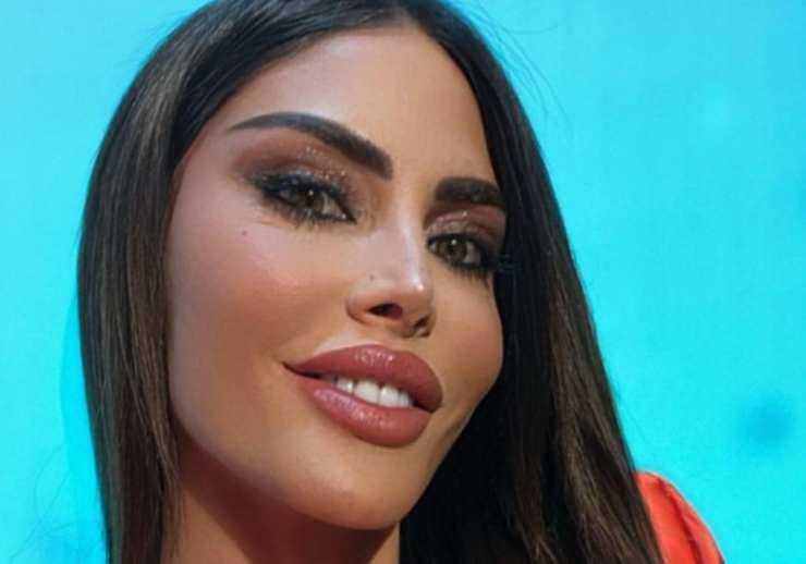 Guendalina tavassi sorride