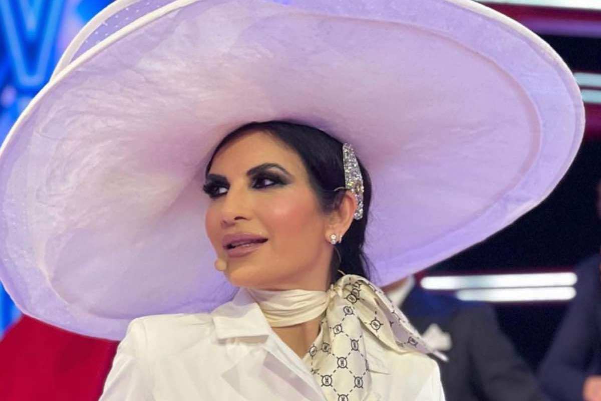 Pamela Prati foulard