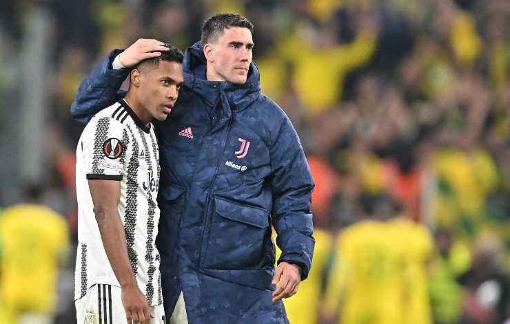 Alex Sandro e Vlahovic a fine partita