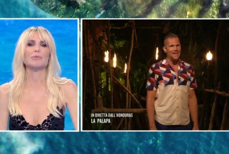 isola ilary blasi gesto diretta 