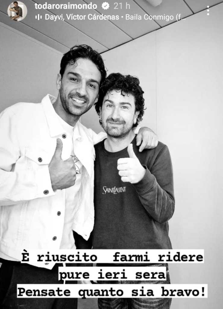 amici frecciata raimondo social