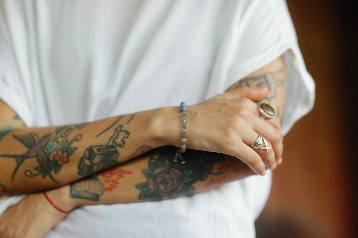 Tatuaggi, fanno male alla pelle? Cosa dicono gli studi