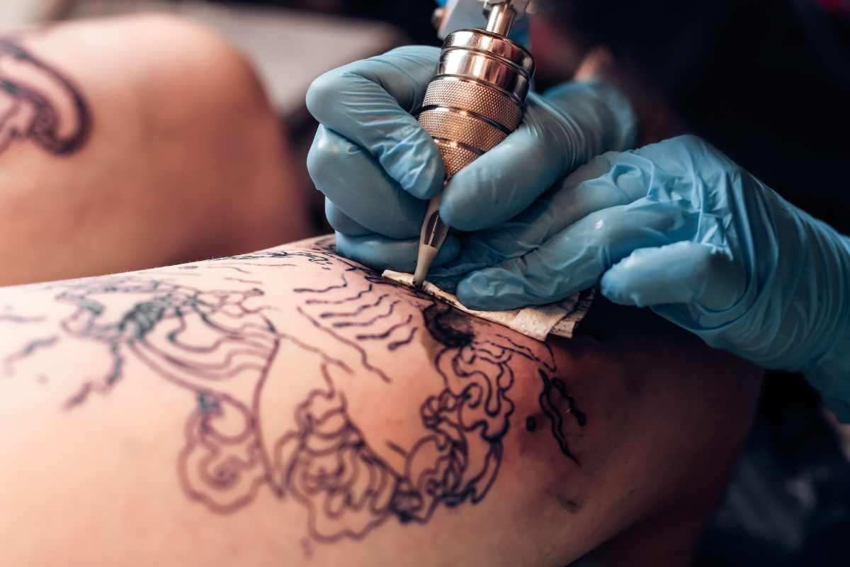 Tatuaggi, fanno male alla pelle? 