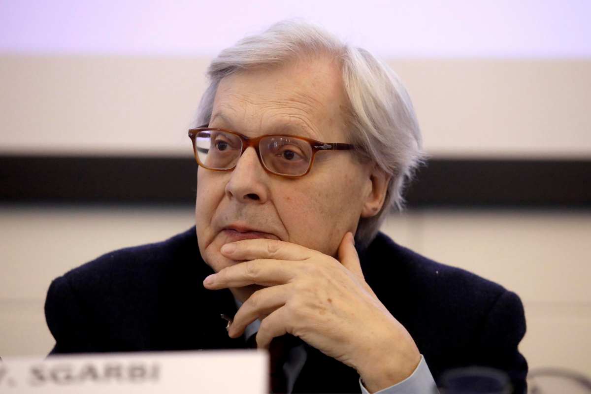 Vittorio Sgarbi critica