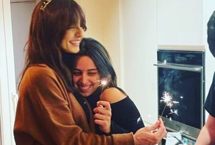 ambra angiolini abbraccio figlia 