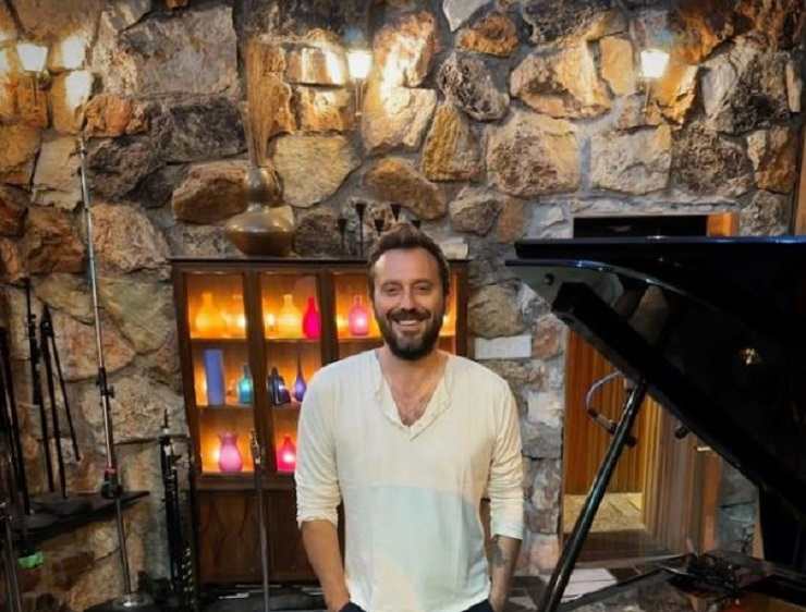 Cesare Cremonini fidanzato? Ecco chi è la donna che ha rubato il cuore al cantante