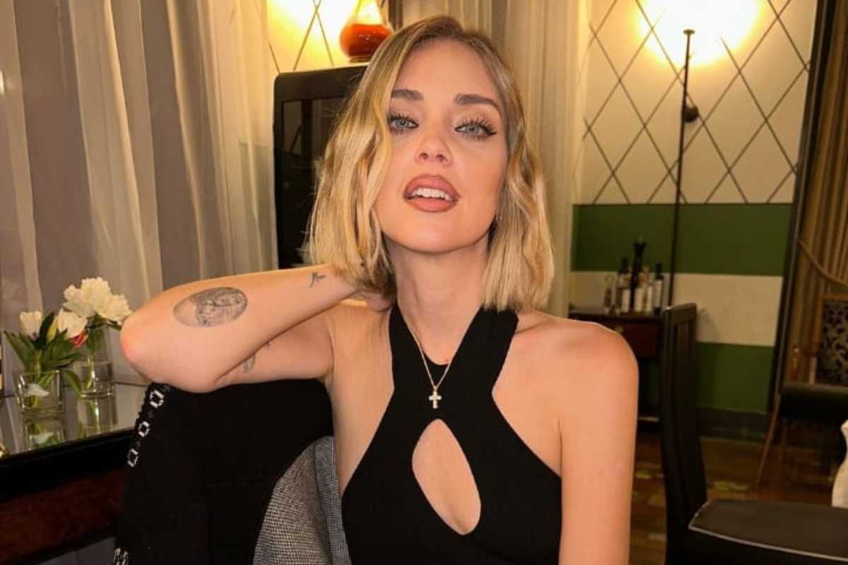 chiara ferragni reggiseno intimo censura 