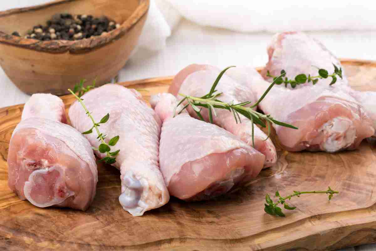 Il pollo non deve essere mai lavato prima di essere cucinato