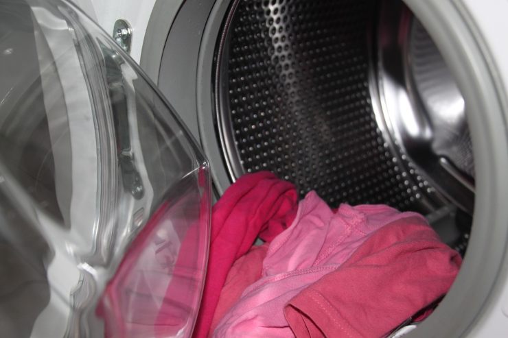 Scopriamo alcune tecniche di manutenzione della lavatrice di casa per capi sempre profumati