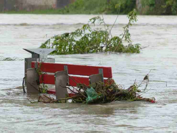 cosa fare in caso di rischio alluvione