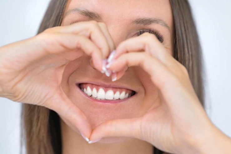 Denti: lavarli perfettamente in 10 secondi