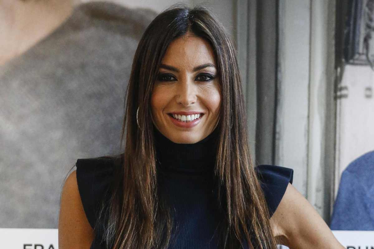 L'abito bianco di Elisabetta Gregoraci fa impazzire i fan