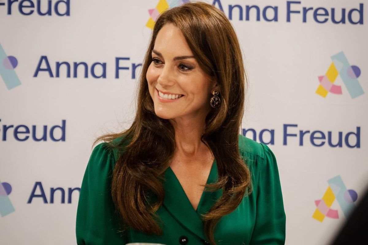 Kate Middleton divina al matrimonio del Principe di Giordania: la Principessa in abito lungo rosa