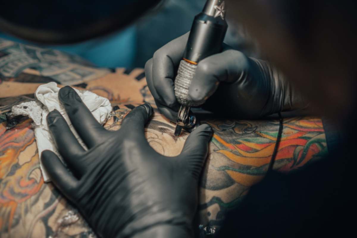 Tatuaggi, l'allarme sanitario sugli inchiostri