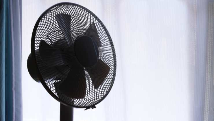 Perché fa male tenere il ventilatore acceso per tutta la notte