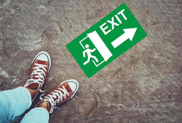 Arrangemanget av de liggande fötterna