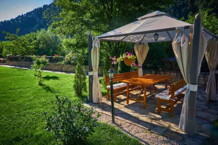 Gazebo: angolo per il tavolo da pranzo