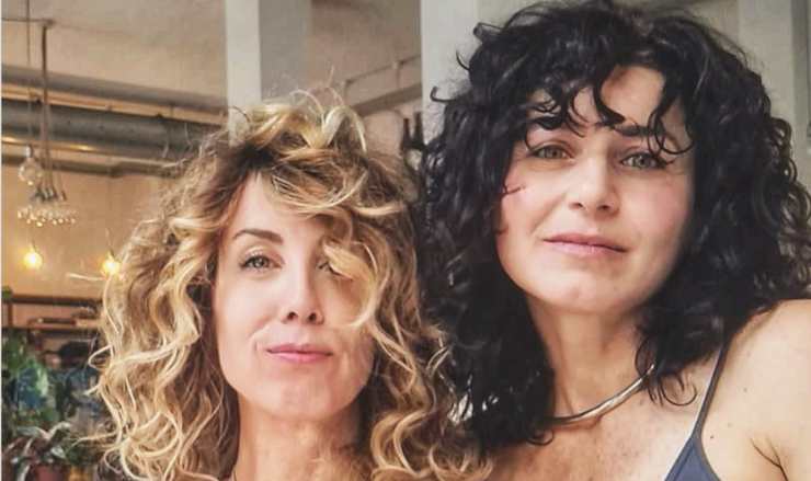 Due Ex Protagoniste Di Amici Insieme Dopo 22 Anni La Dolce Dedica Su Due Ex Protagoniste Di Amici Insieme Dopo 22 Anni La Dolce Dedica Su