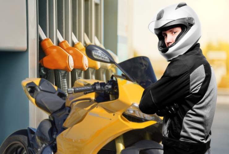 trucchi risparmio spreco carburante moto