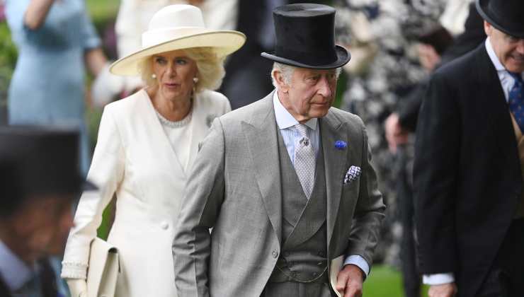 Staff contro re Carlo