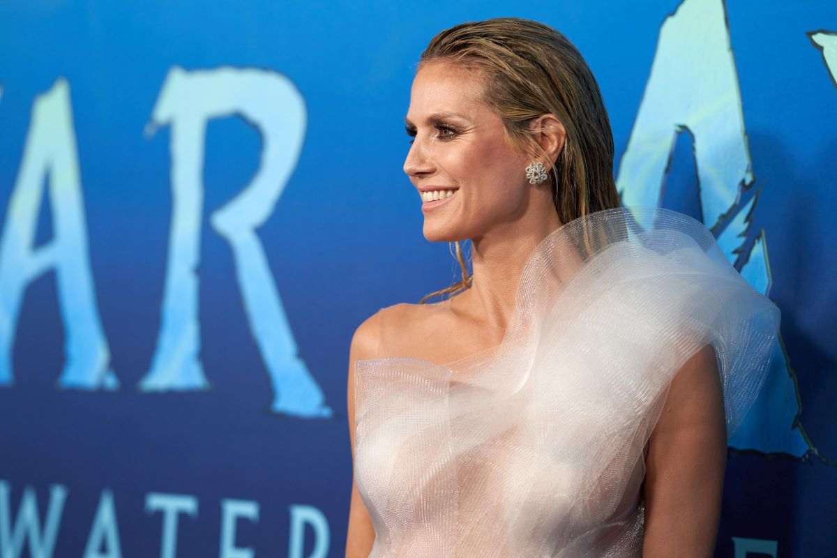 Heidi Klum rilancia must estivo tocco glamour