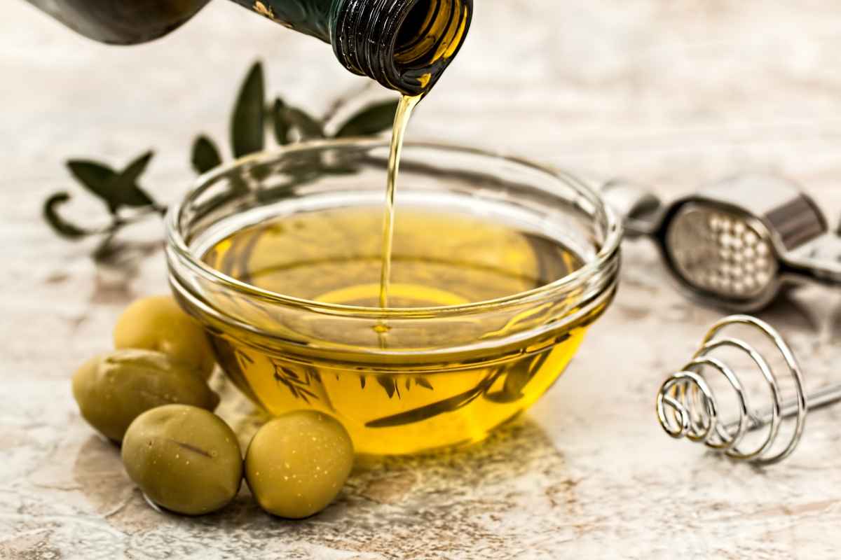 Bere olio d'oliva fa bene