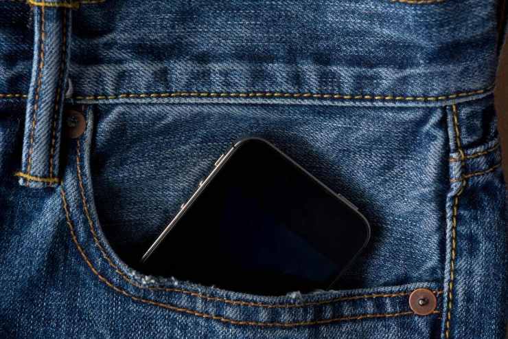 I rischi del tenero lo smartphone in tasca