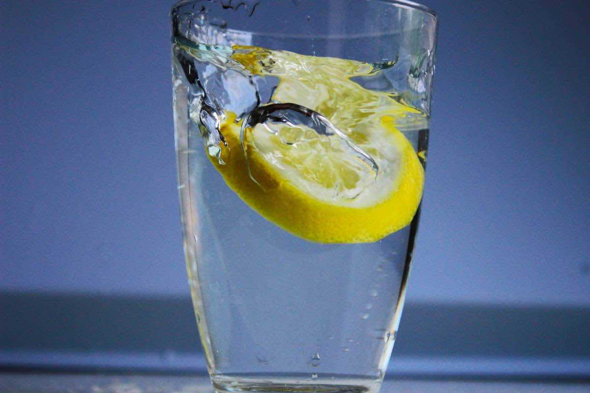 bere acqua e limone fa dimagrire