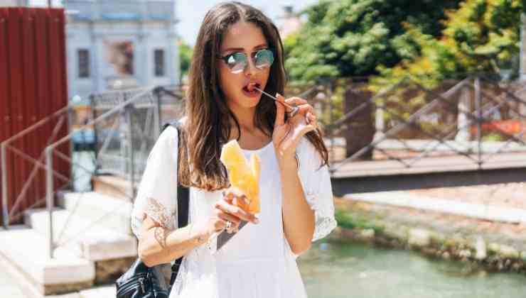 mangiare la frutta in vacanza è importante