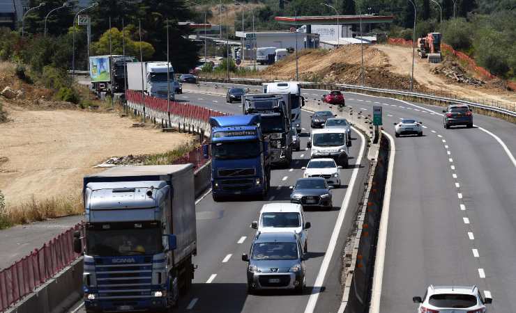 Viaggi nei giorni feriali e festivi: i numeri della ricerca 