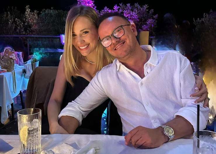 Gigi D'Alessio insieme alla compagna Denise Esposito