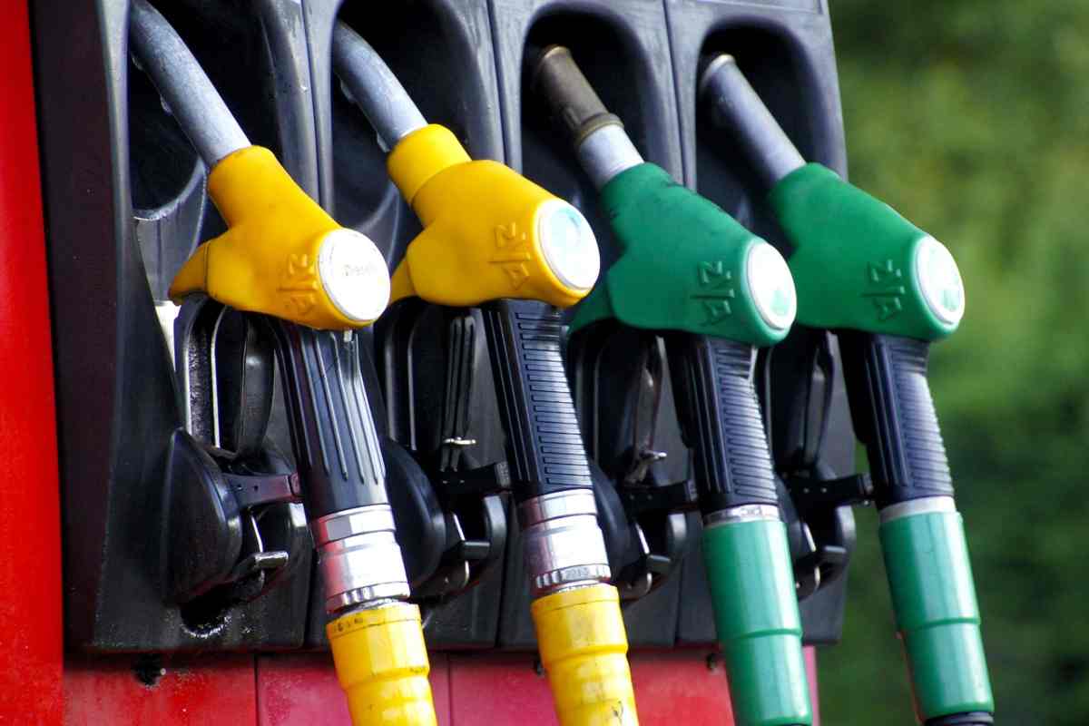 prezzi alti del carburante: i trucchi per risparmiare