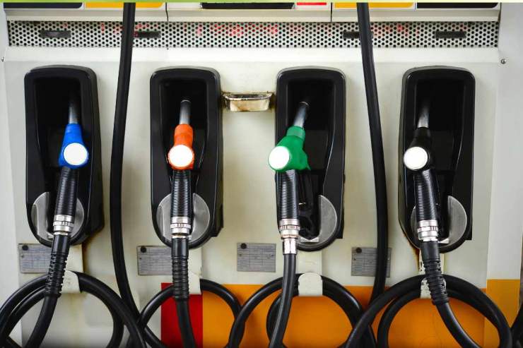 Come il governo contrasta il caro benzina