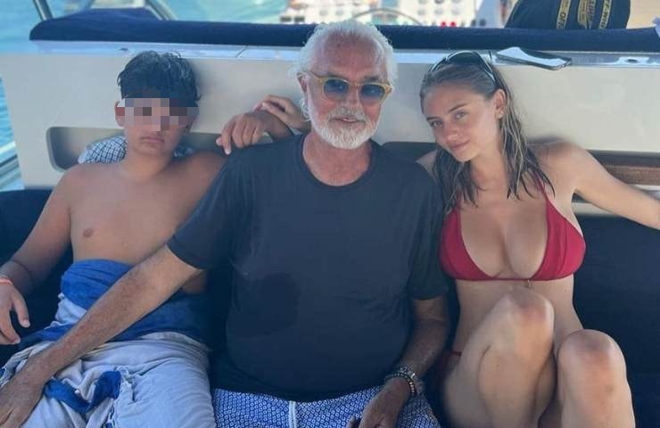 bellissimo scatto di briatore con i figli