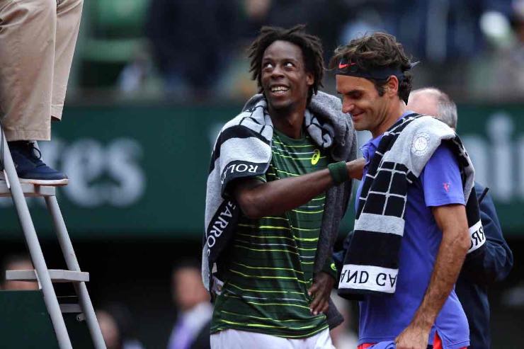 Colpo basso di Federer, Monfils piegato dal dolore
