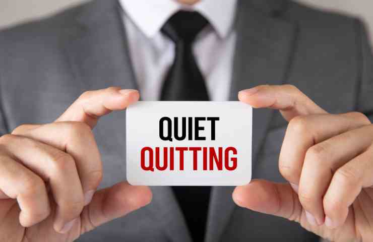 il quiet quitting è un movimento che promuove un modo di lavorare meno coinvolto