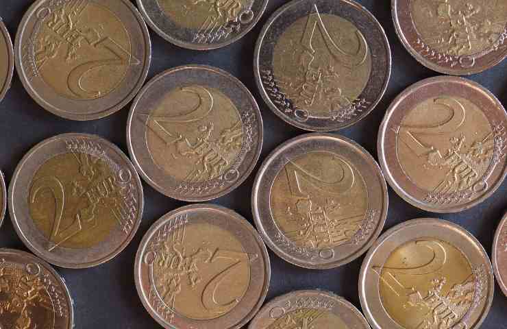 le monete da due euro della lituania sono state stampate con un errore e ora valgono molti soldi