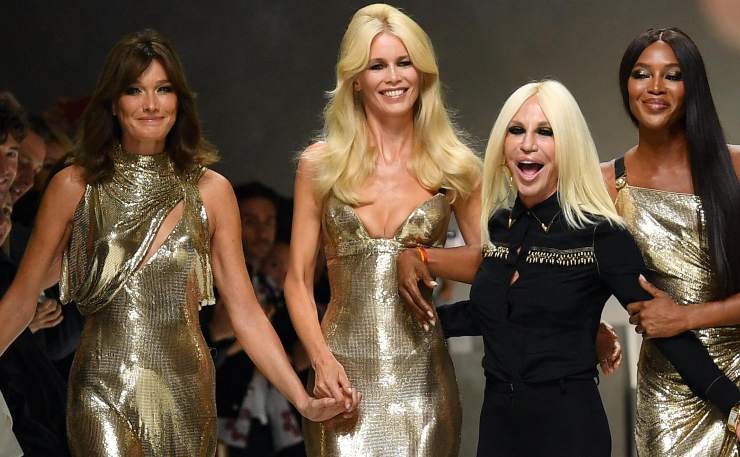 Claudia Schiffer alla sfilata di Versace