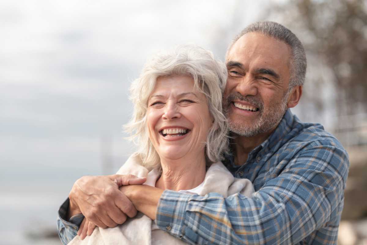 Il trucco per vivere felici dopo i 60 anni