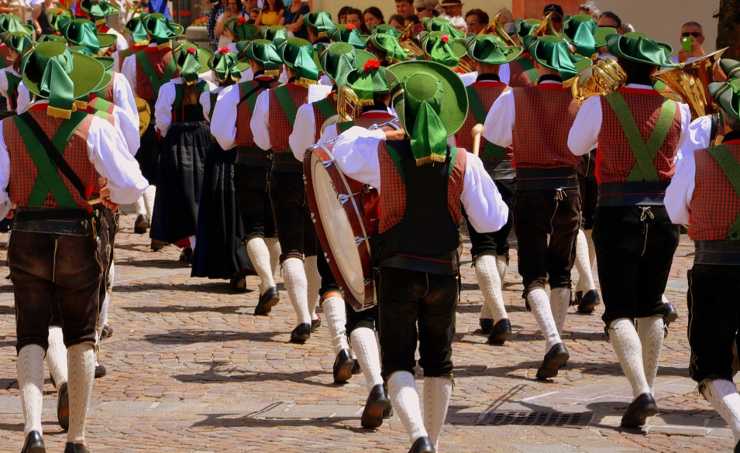 Come lavorare nel villaggio tirolese di Arezzo a Natale